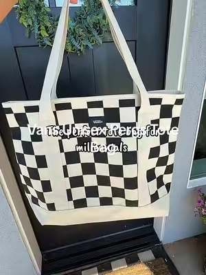 @vans giving us the perfect size tote bag. #vans #vanstotebag #totebag #vansbag #beachbag 