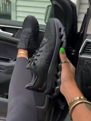 @Evans Sneakers #oncloud #onclouds #sneakers #TikTokshopbacktoschool #shoes 