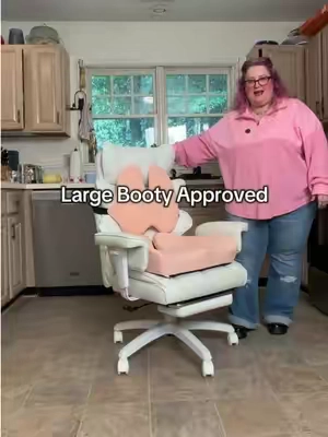 This cushion is SO comfy and supportive!! #seatcushion #cushion #comfychair #plussize #cushionlab 