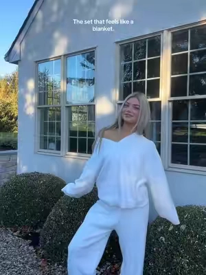 I LOVE putting this on during a cozy fall day or when its snowing so cozy! 