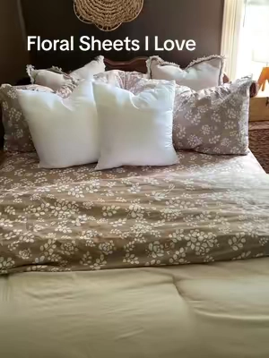 The prettiest floral sheets 🤎🌿 Such an easy way to add a little cozy cottage charm to the bedroom! #bedding #bedsheets #sheetset #sheets #comfysheets 