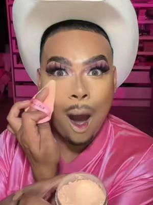 My favorite setting powder! This powder is amazing and sets and blurs my face so good!  Ultra Peach  @ONE SIZE BEAUTY  #settingpowder #onesizebeauty #makeup #beauty #makeuphacks 