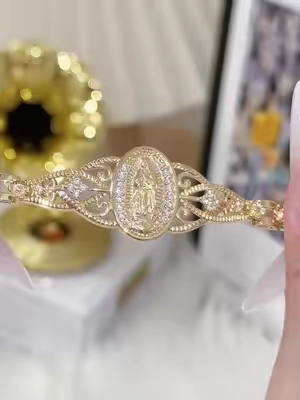 Pulsera de la Virgen de Guadalupe bañada en oro de 14 quilates✨elegante, delicada y perfecta para uso diario ❤️regalo  #AccesoriosElegantes   #VirgenDeGuadalupe #RegaloEspecial   #pulsera #gold14k