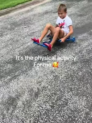 Everything’s electric these days I love that this requires physical activity and the kids have been having a blast on this little wiggle car #wigglecar #electronicfree #giftsforkids #activekids 