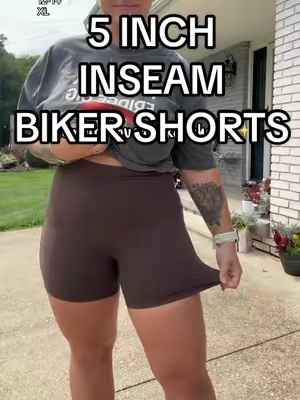 No chub rub, no front seam, v in the back, and POCKETS 🤎✨ #bikershorts #momshorts #athleticshorts #butterysoft #shorts 