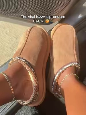 #fuzzyslippers #slipon #fallshoes 