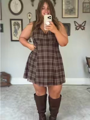 The perfect little plaid dress for fall 🍂 #fallfashion #falloutfits #curvyfashion #plussizefashion #plussizefallfashion 