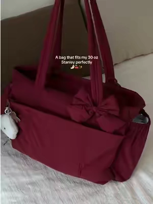 From class to the gym, no need to switch bags! This bag is seriously made for girls who love to stay active 🍒🏊‍♀️🥰#collegebag #workout #gymbag #totebag #bagsmarttotebag 