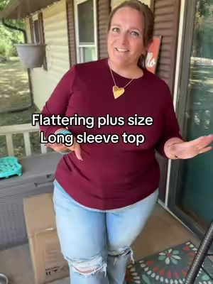 Cootry has so many colors of these crew neck long sleeve tees. Comfy, soft, flattering… perfection.  #falldealsforyoudays #cootry #plussize #layeringtop #fallfit 