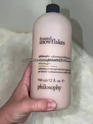 Fresh mint + coconut milk + spun sugar 🤤❄️ Frosted Snowflakes smells like the cleanest, sweetest winter shower and this bottle is HUGE #Philosophy #FrostedSnowflakes #BodyWash #ShowerRoutine 