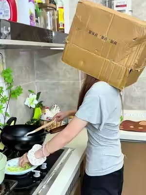 Must‑have oil‑splatter guard, protect you from hot oil burns and keep stovetop clean🍳 #KitchenSafety #CookingHacks #fyp #TikTokShop#fouryou 