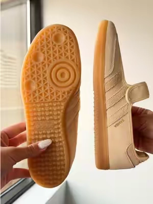 These are absolutely gorg ✨🍂 #fallshoes #sambajane #tanshoes #neutralshoes #flykicks 