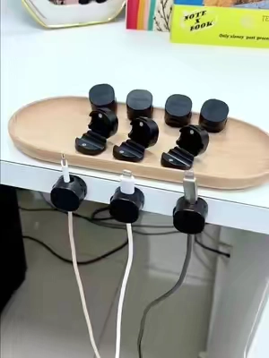 Friends, try this magnetic cable organizer to make your desktop tidier.#cordorganization #cordmanagement #TikTokshopbacktoschool #cordorganizer #chargerorganizer