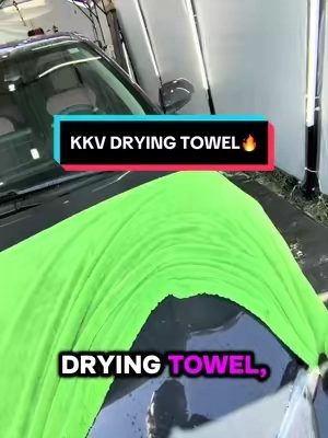 The Kkv drying towel is the way to go! #fyp #cardetailing #dryingtowel #TikTokshopbacktoschool #trending 