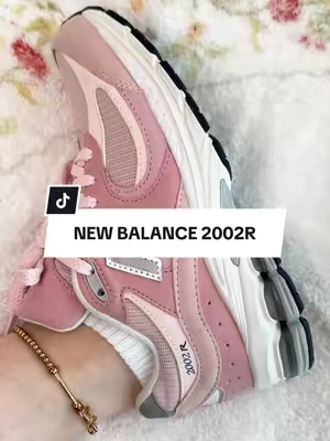 2002r #flykicks #pinkshoes #backtoschoolshopping #fashiontiktok #newbalance 
