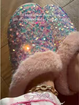 Just 18.99$,the perfect gift for your sparkly bestie🎀🎉🛍️👩‍❤️‍💋‍👩#bestie #fuzzyslippers #pinkvibes #slippers #tiktokbacktoschool 