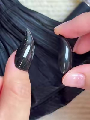 Sharp, glossy, and absolutely stunning 🖤LW #fyp #pressonnails #nail #stilettonails #catnails 