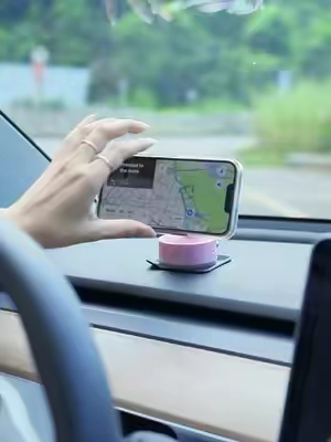 You wouldn't even believe it, but it can still cling tightly to the frying pan at my grandma's house t u#suctionphonemount #tripod #suctionphoneholder #magsafe #magnetic 