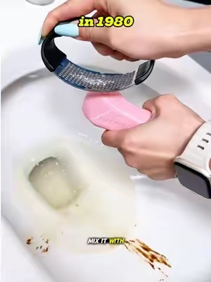Click, scrub, toss. No more disgusting toilet brush sitting in dirtywater.#Toiletbrush #sopami #tiktok #deepclean#GiftedinLove