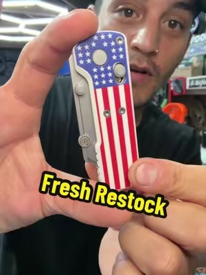 If you use a utility knife daily I suggest you upgrade to the Oknife u1. This one is built to last and doesn’t take up a lot of room in your pocket.  #oknife #edc #everydaycarry #tiktokshopcreatorpicks #utilityknife 