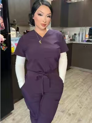 💜🩺 #cozyscrubs #scrubs #healthcare #scrubsoftheday #workoutfit 