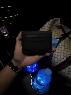 #cardholder #wallet #mensessentials #menswallet #luxurylife 