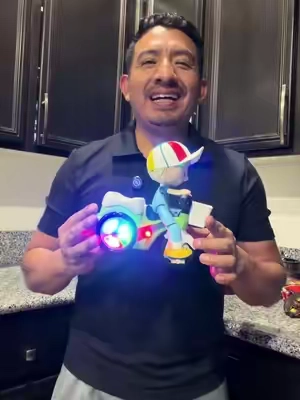 Este triciclo luminoso entretiene a los niños y se divierten #toys #kidstoys #playtime 