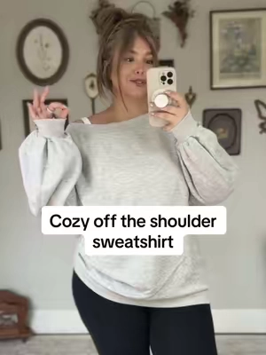 I just know I’m gonna be livinggg in this one #sweatshirt #sweatshirtseason #backtoschool #plussizefashion #curvyfashion 