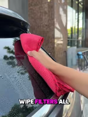 Don't be that person with streaky glass in 2026! Achieve a streak free finish with HydroView and a waffle weave microfiber towel! #ChemicalGuys #CarDetailing #beforeafter #DetailingLife