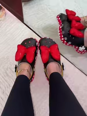 CROCS X DISNEY MINNIE MOUSE ❤️🐭✨ #crocs 