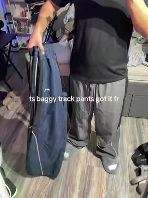 XL 165 5’10. tough & affordable #outfitinspo #fashiontok #OOTD #baggypants #trackpants 