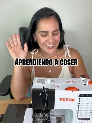 ¡El producto que todo amante del DIY necesita en su vida! 🚨🧵 Esta máquina de coser lo tiene todo: diseño compacto, motor potente y puntadas súper limpias para trabajar desde licra hasta mezclilla. Transforma tu closet y pon a volar tu imaginación. ¡Consíguela ahora con envío rápido! 📦💨 #tiktokshopsummersale #sewingmachine #sewingtiktok #diycrafts #sewingtools 