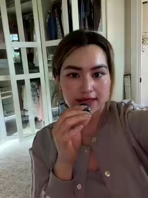 Si estás buscando una base para make up room para tu bonito Que sea compacta y Que te incluya luz esta es MY FAVORITA YO LA AMO POR QUÉ ME SALVA LA VIDA AL MOMENTO D EMPVERME  #ALONDRIX 