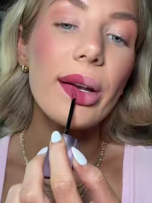 The real-life beauty filter😍 I get compliments on this one 10/10 times🫰🏼🫰🏼 @Timephoria US Store #timephoria #lipcombo #lipstain #tiktokshopcosmetics #tiktokshopsummersale 