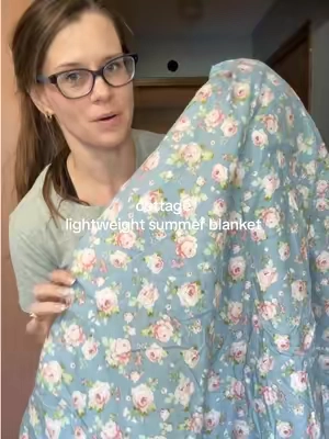 ✨a nice blanket to snuggle up on the porch or couch on a rainy day, and it’s so affordable!  