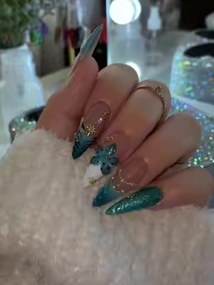 😍🌊✨ @NailVesta #nails #pressonnails #diynails 
