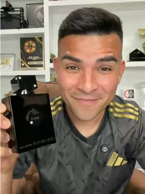 Esta club de Nuit intense omg 😨 es increíble y es mi favorita! Club nocturno intenso #fragancias #perfumes #clubdenuit #fraganciasmasculinas 
