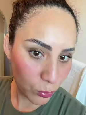 Pegamento para peinar las cejas 