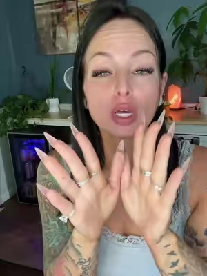 I’m here to convince you #nails💅 #nailart #pressonnails 