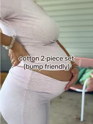 Love finding stuff that actually works with the bump and is cute with it! 💗 lovingggg this new color in this matching set @PUMIEY #bumpfriendly #maternityfashion #pregnantoutfit #matchingset #twopieceset 