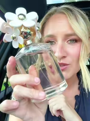 Marc Jacob daisy perfume is a perfect girly floral fragrance for back to school #marcjacobs #daisyperfume #perfume #TikTokshopbacktoschool #giftforher 
