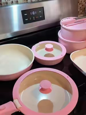 If it’s pink add it to my cart!😗💖 #pinkpotsandpans #astercookpotssets 