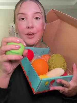 This is one of my favorite squishy boxes ever!! #squishybox #fruitsquishys #bananasquishy #colorchangingsquishy #squishy 