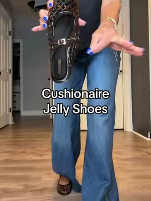They are so comfy🤎🖤 #jellyshoe #cushionaire #maryjanejellies #jellies 