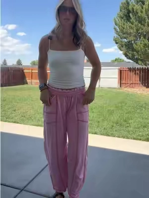 I love these cause it's like I'm wearing sweatpants but they are way cuter! #falldealsforyou #sweatpants #barrellpants #airportfit #cuteclothes 