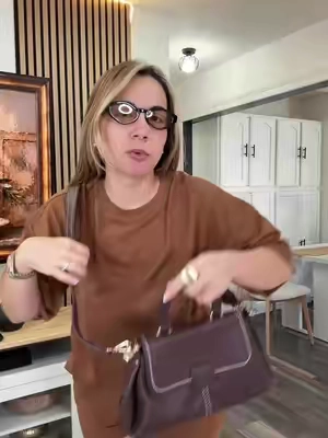 La cartera ideal para esta temporada de Otoño ,es fina y muy elegante 