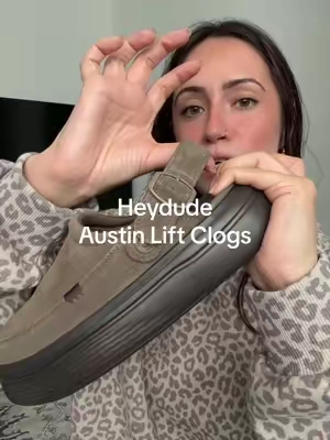@HeyDude Austin Lift Clogs 🍂🪵🤎 #heydudeshoes #clogs #fallshoes #platformshoes #comfyshoes 