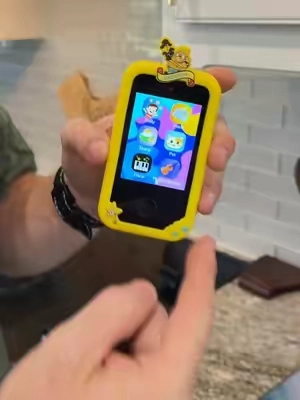 This keeps them busy for hours… #cellphone #smartphone #tiktokshopcreatorpicks #toysforkids #giftsforkids 