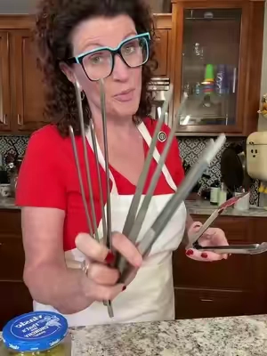 Professional kitchens have been using tweezer tongs for years. Precision work handling many foods is best handled with tweezer tongs instead of clumsy traditional cooking tongs. Set of 4, different colors, varying lengths #kitchentools #cookingtips #kitchengadgets #tiktokshopcreatorpicks #TikTokshopbacktoschool 