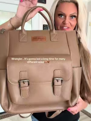 The perfect bag for whatever you need it for!🙌 #bag #purse #backpack #travel #tiktokshopcreatorpicks 